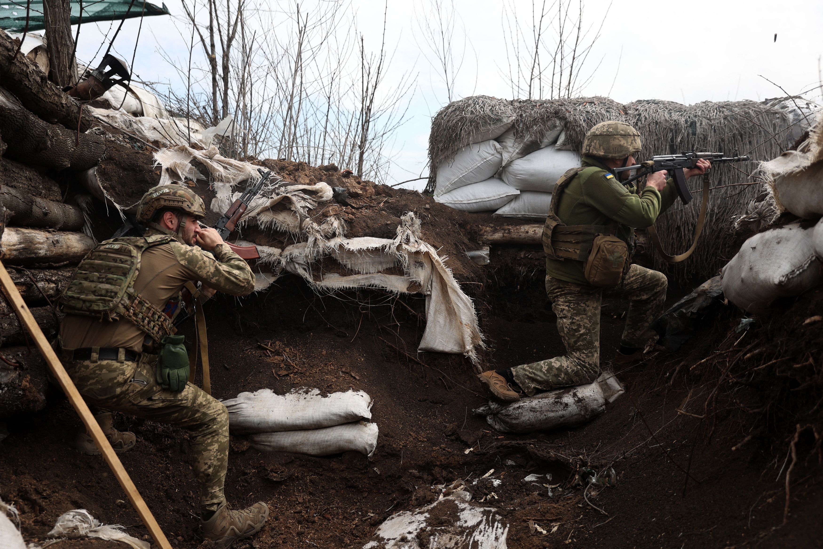 Правда войны 2022. Украинские военные в окопах.