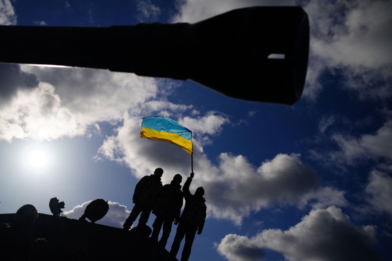 Ukrainian soldiers with flag