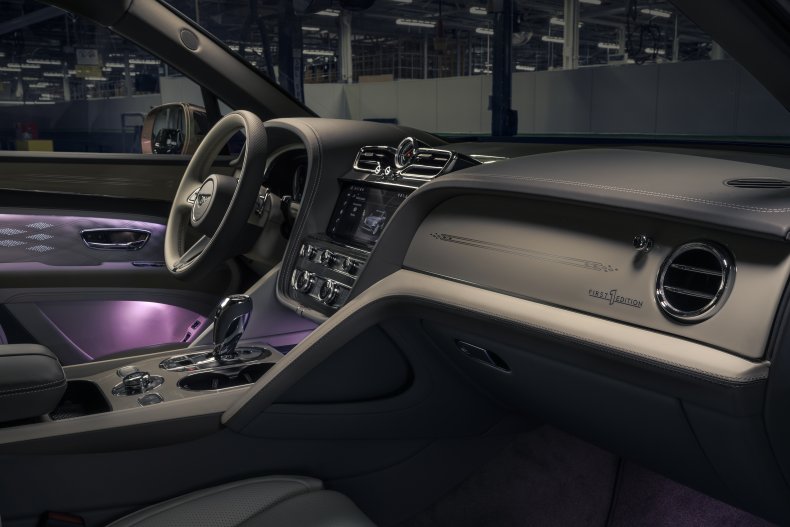 2023 Bentley Bentayga EWB Edisi Pertama