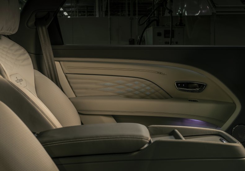 2023 Bentley Bentayga EWB Edisi Pertama