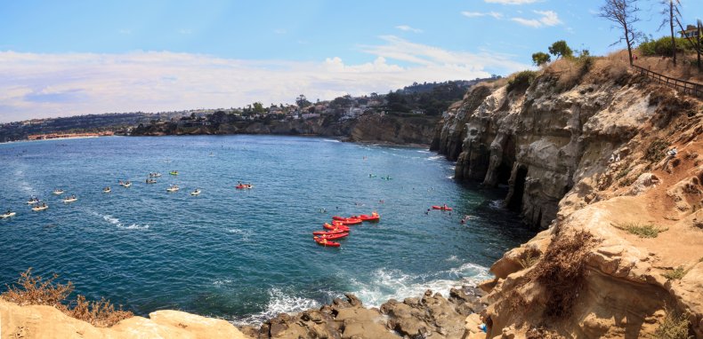Pantai La Jolla Cove di California.