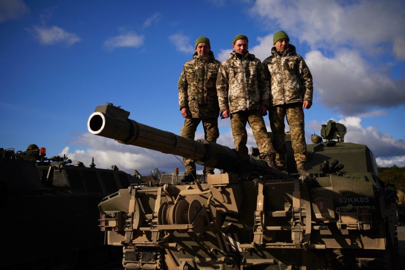 Ukrainian, troops, train, Challenger, 2, tank, UK
