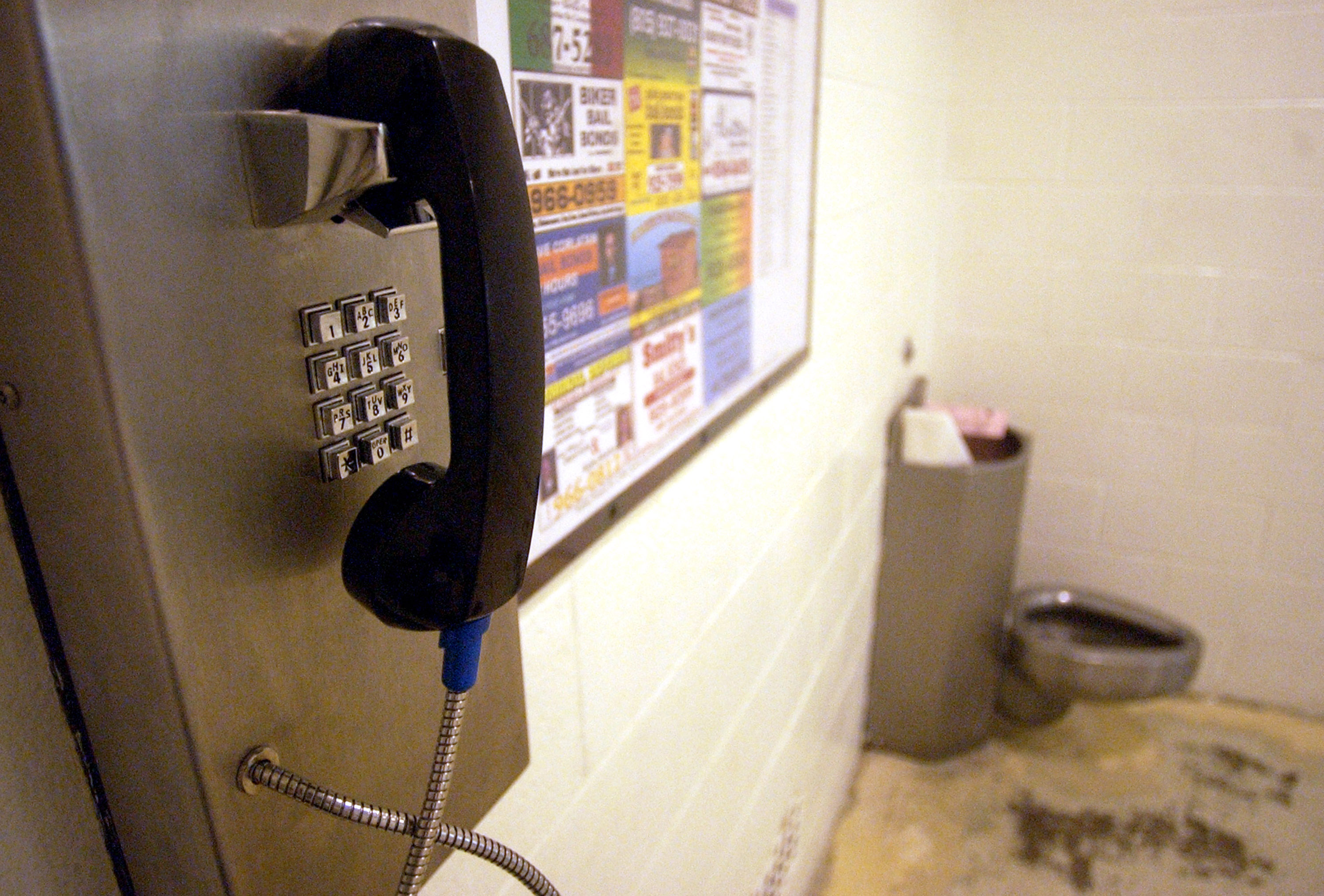 telephone holding cell