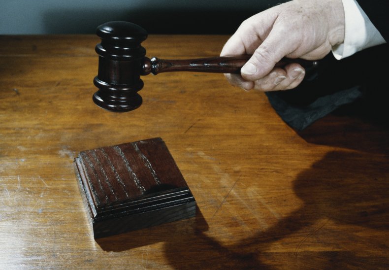 judge hits gavel in courtroom 
