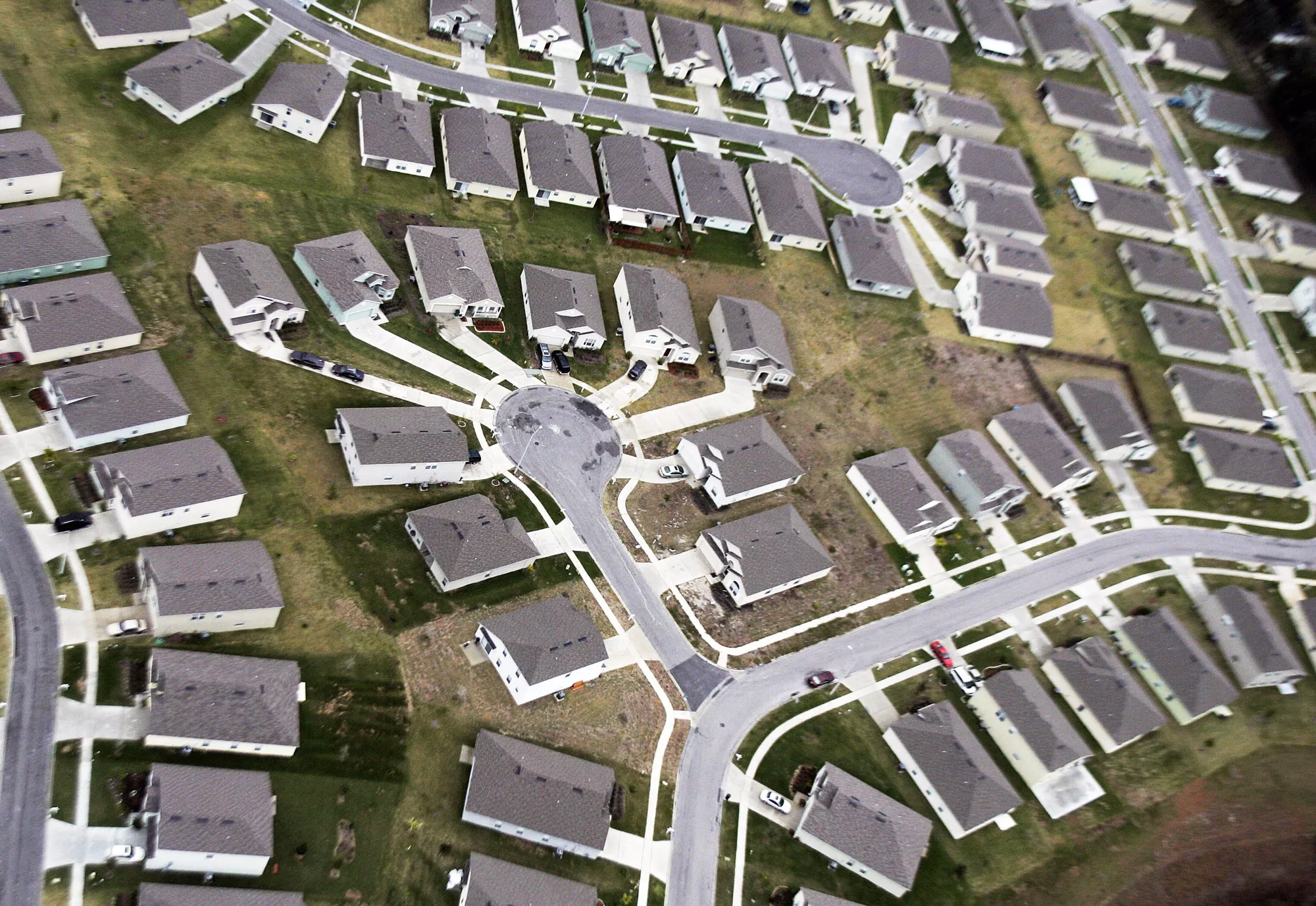 Housing Market in 'Tug of War' as Prices Continue to Drop Across U.S. - Vimarsana News