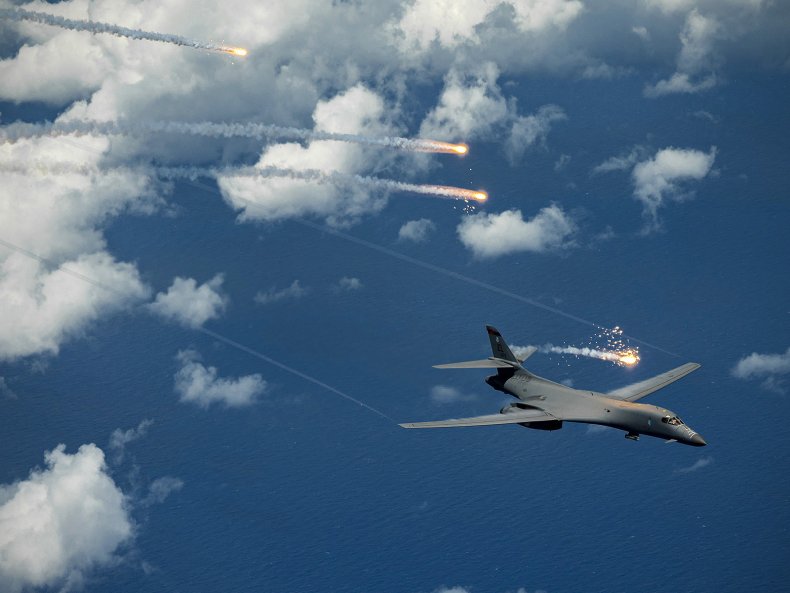 US, B-1, Bomber, flies, over, Pacific, Ocean