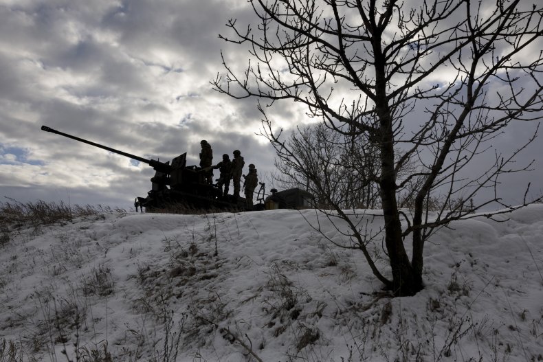  Ukrainian soldiers look towards Russian positions 