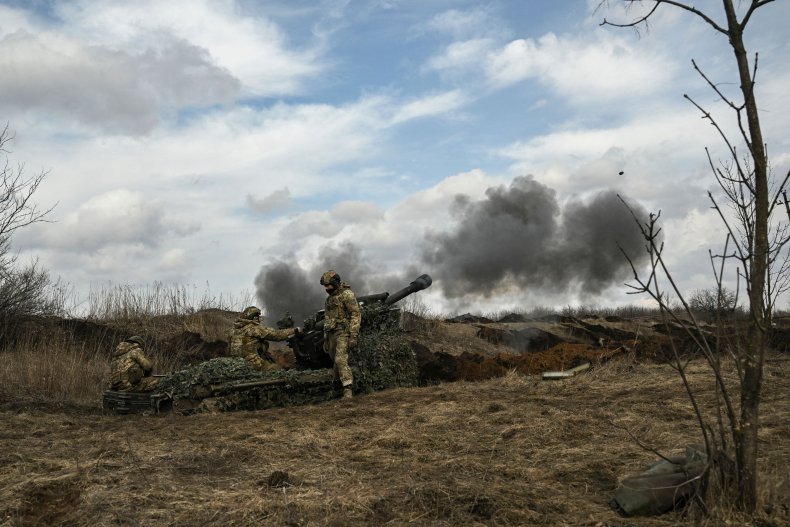 Ukrainian artillery team firing at Russians Bakhmut