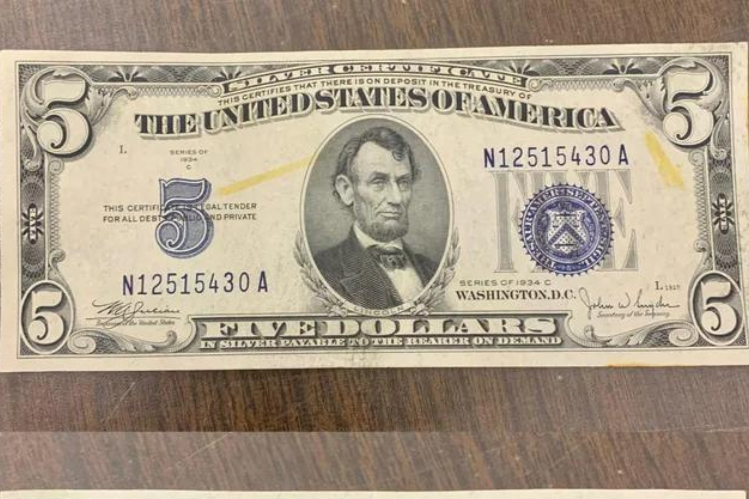 shock-as-customer-pays-with-rare-silver-certificate-bill-from-1930s