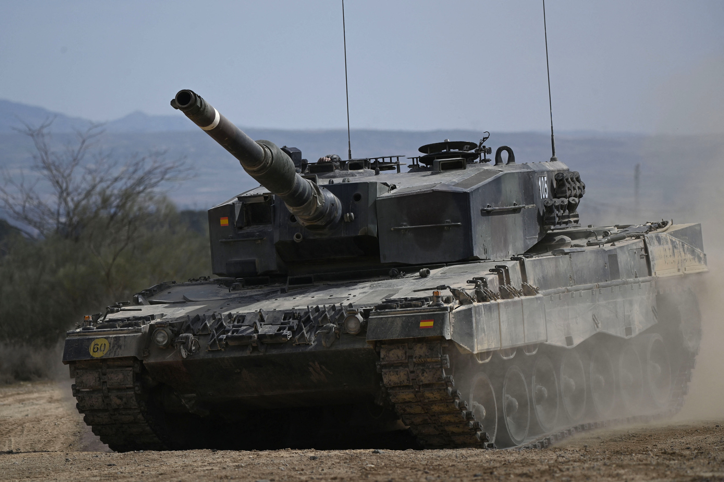 Ukraine Leopard 2 Tankers Finish NATO Training Ahead of Spring Push