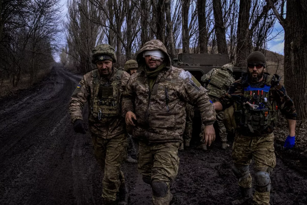 Russia on Defensive as Ukraine Holds Advantage, Ex-Kremlin Aide Admits - Vimarsana News