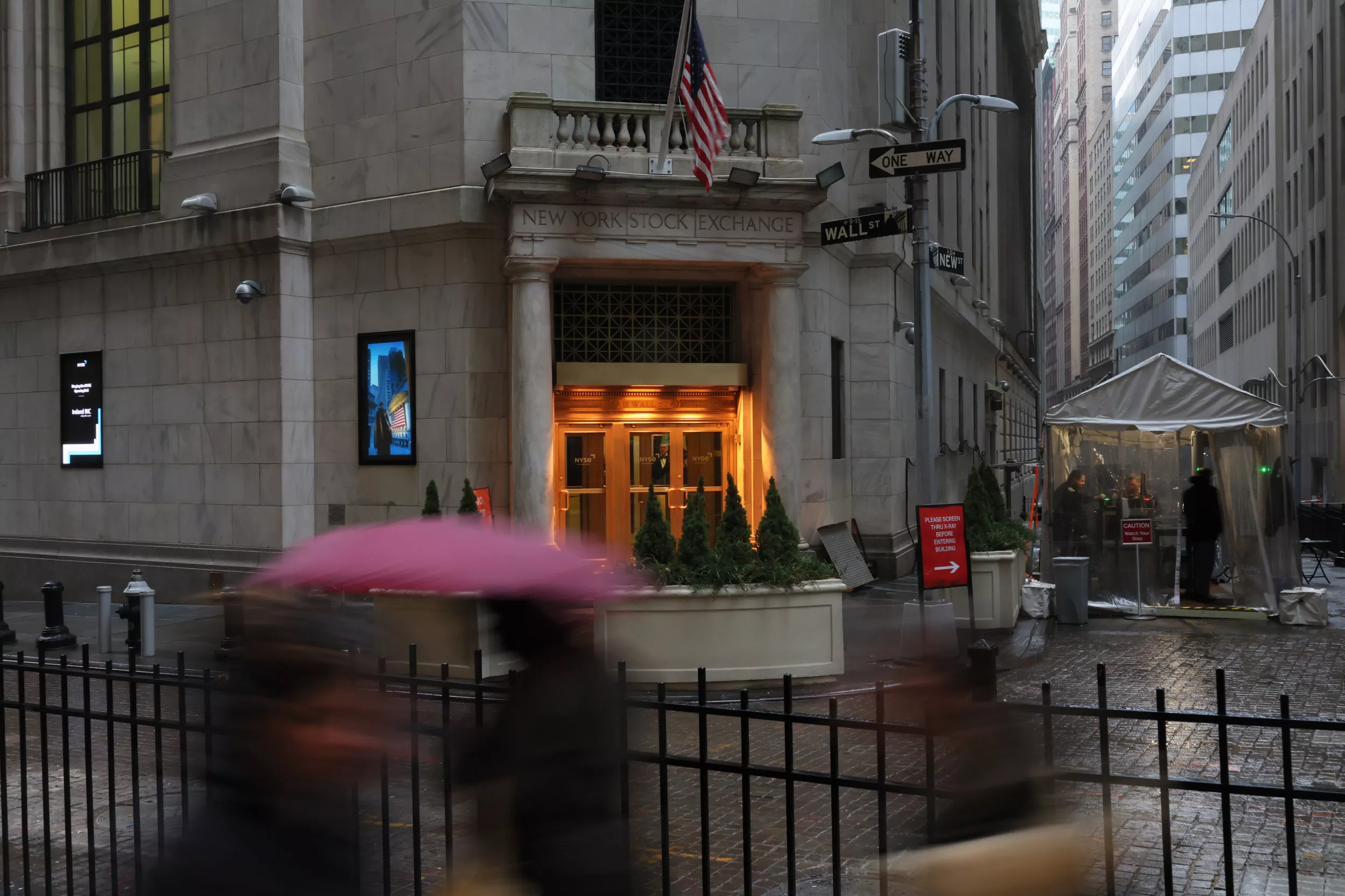 Bank Share Trading Halted Again as Fears of Collapse Deepen - Vimarsana News