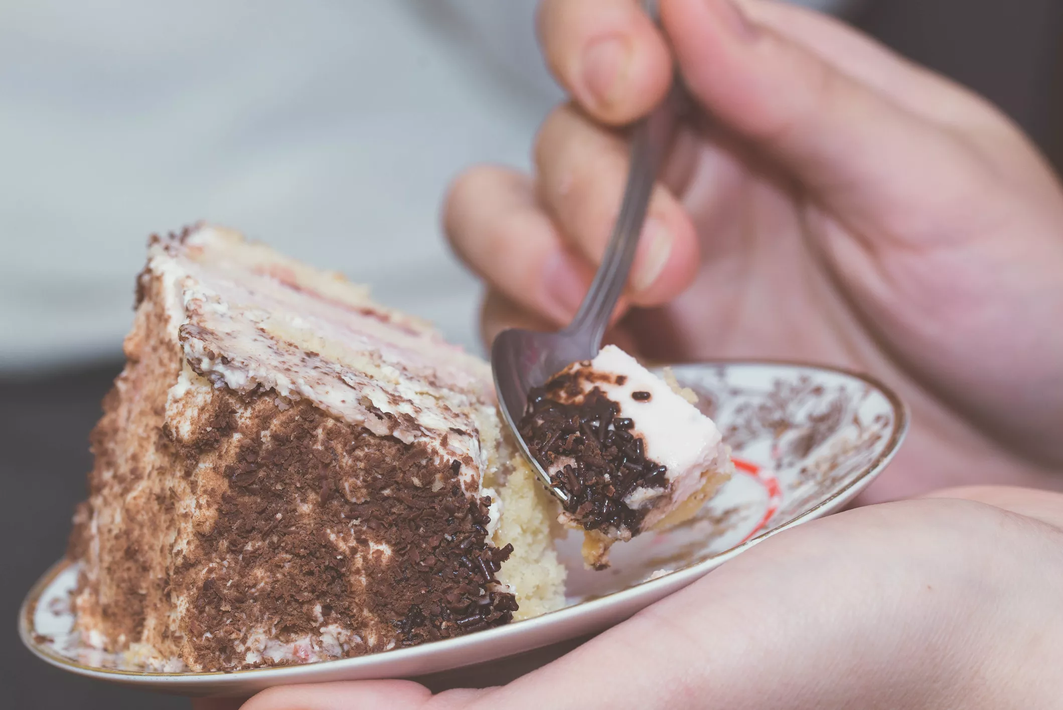 Woman Accused of 'Fat Shaming' Stepdaughter, 5, Over Birthday Cake Drama - Vimarsana News