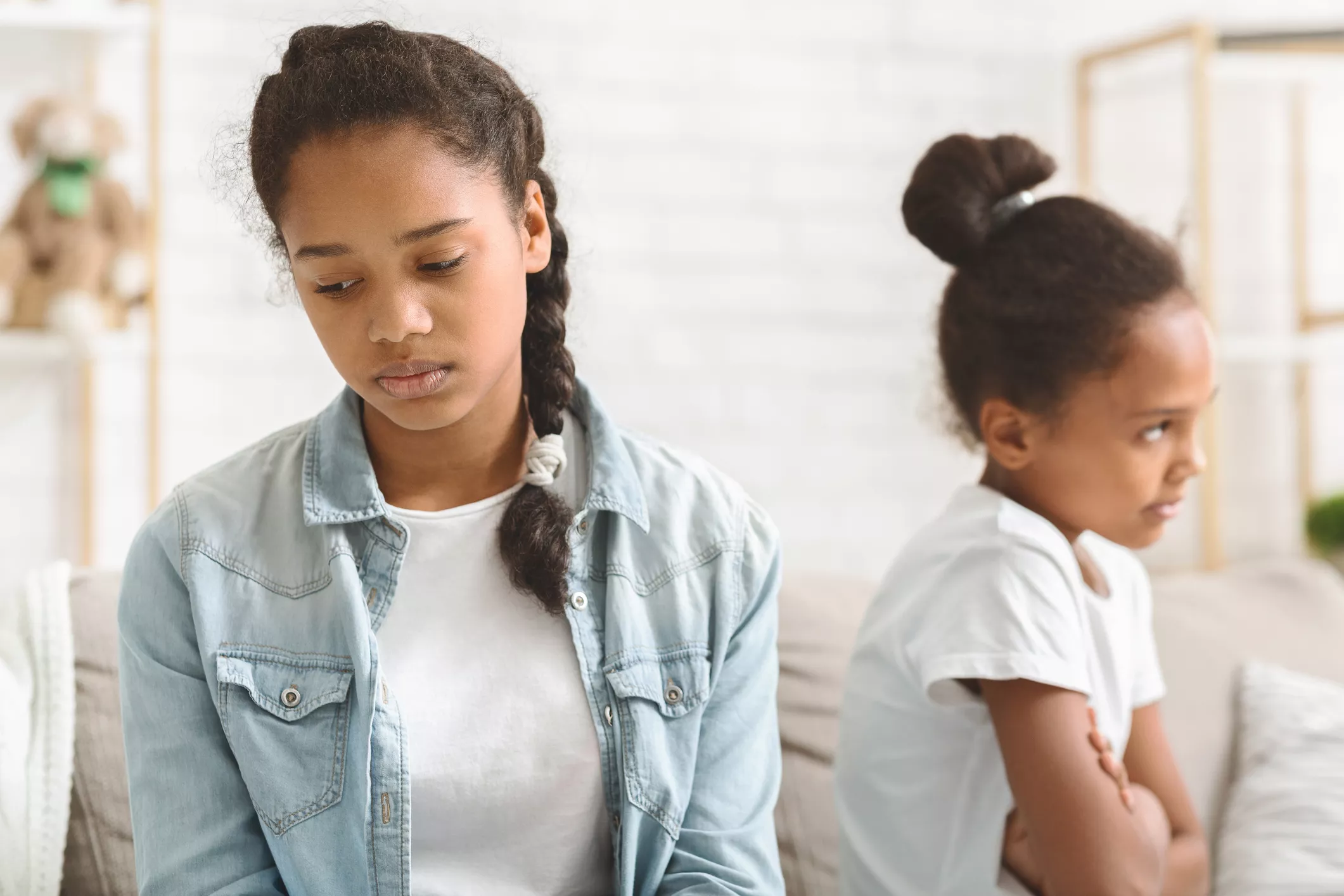 Parents Expecting Teen Daughter to Raise Youngest Child Slammed: 'Sexist' - Vimarsana News
