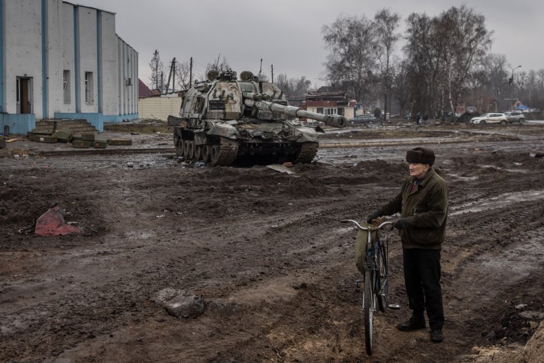 Ukraine man destroyed Russian gun March 2022
