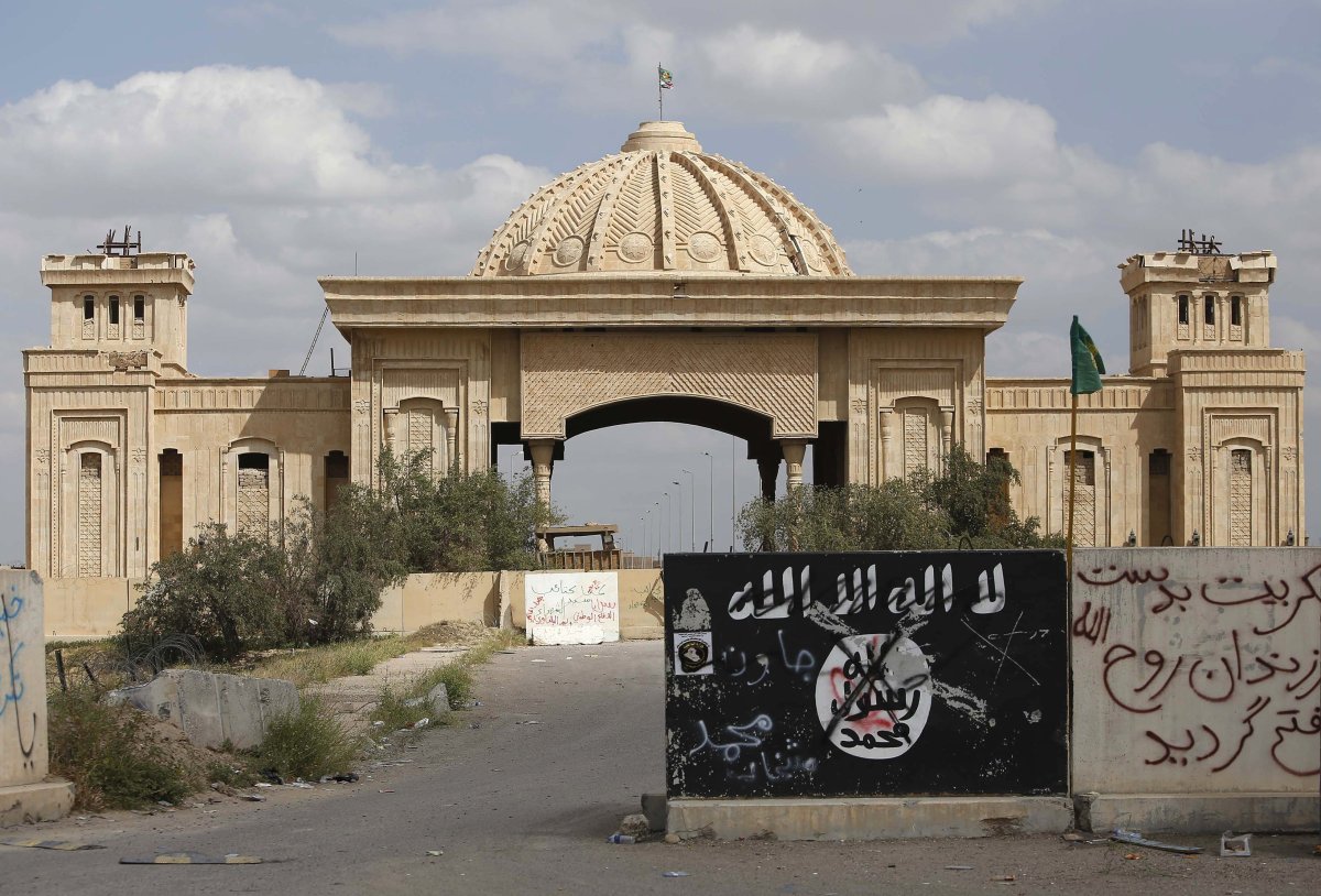 ISIS, flag, near, Saddam, palace, in, Iraq