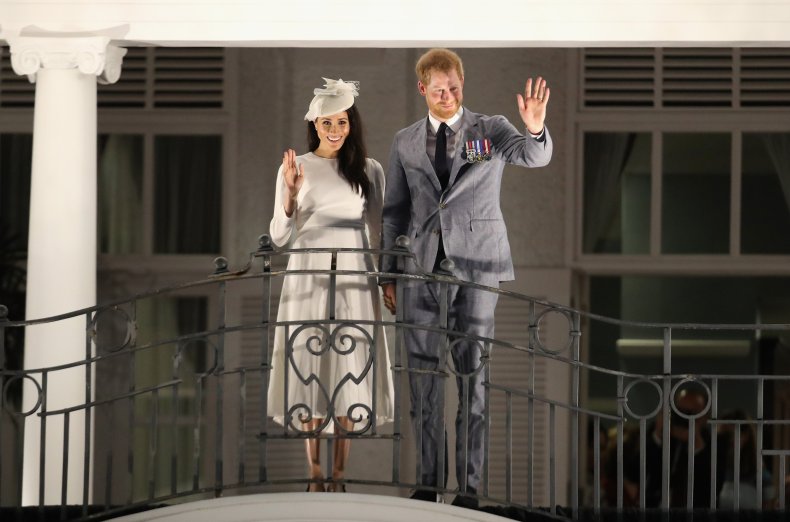 Meghan Markle's 'Sweet' Royal Tour Moment Captured 2 Meghan Markle and Prince Harry in Fiji