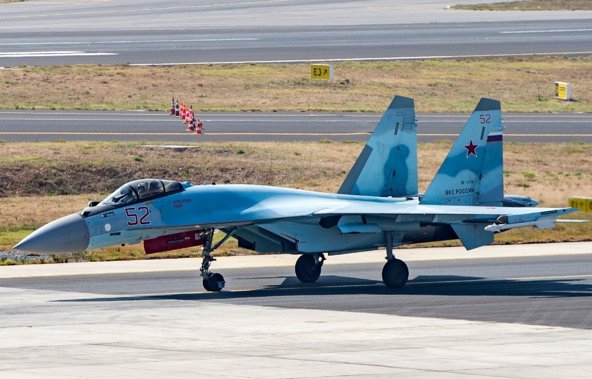 How Russia's Su-35s Compare to U.S. F-16 Jets