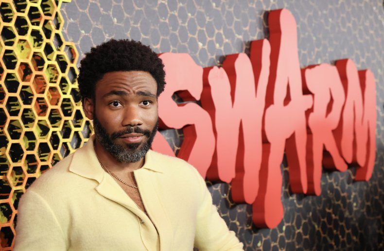Beyoncé-Fans „fühlen sich angegriffen“ von „Schwarm“, während die Show Beyhive neckt 4 Donald Glover bei der Swarm-Premiere