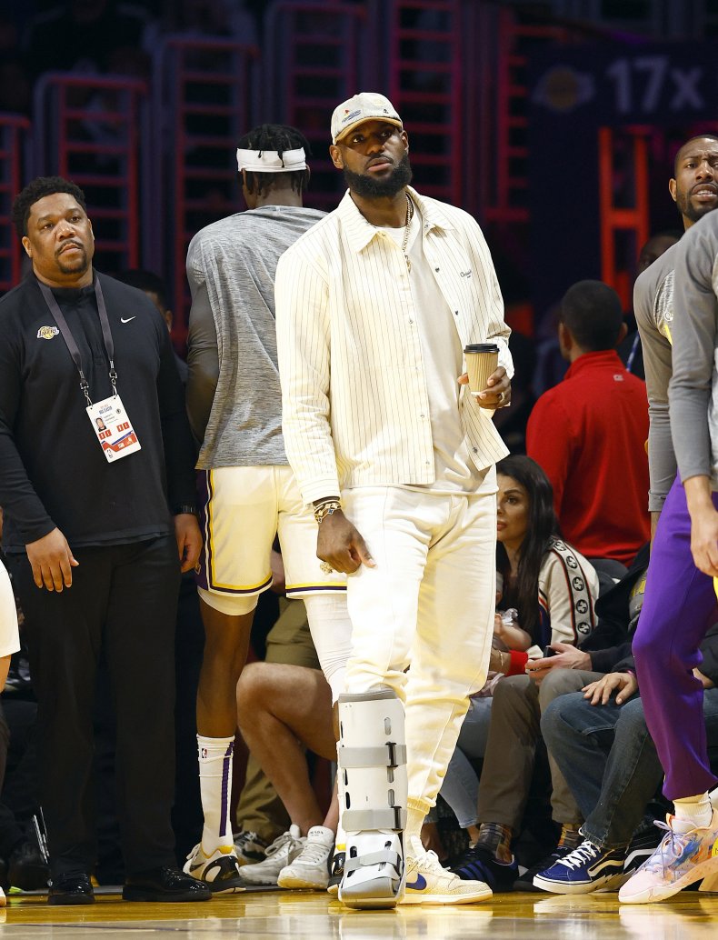 LeBron James' Chances of Returning This Season Assessed by Doctor