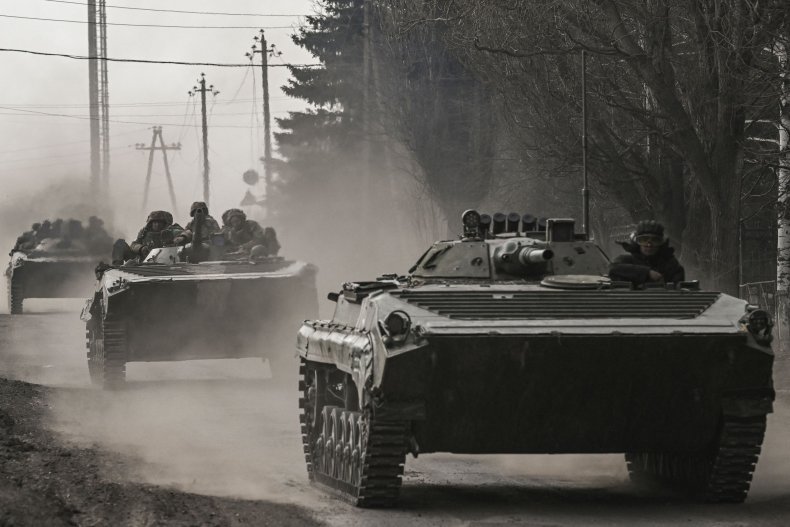 Ukrainische Soldaten machen sich auf den Weg nach Bakhmut