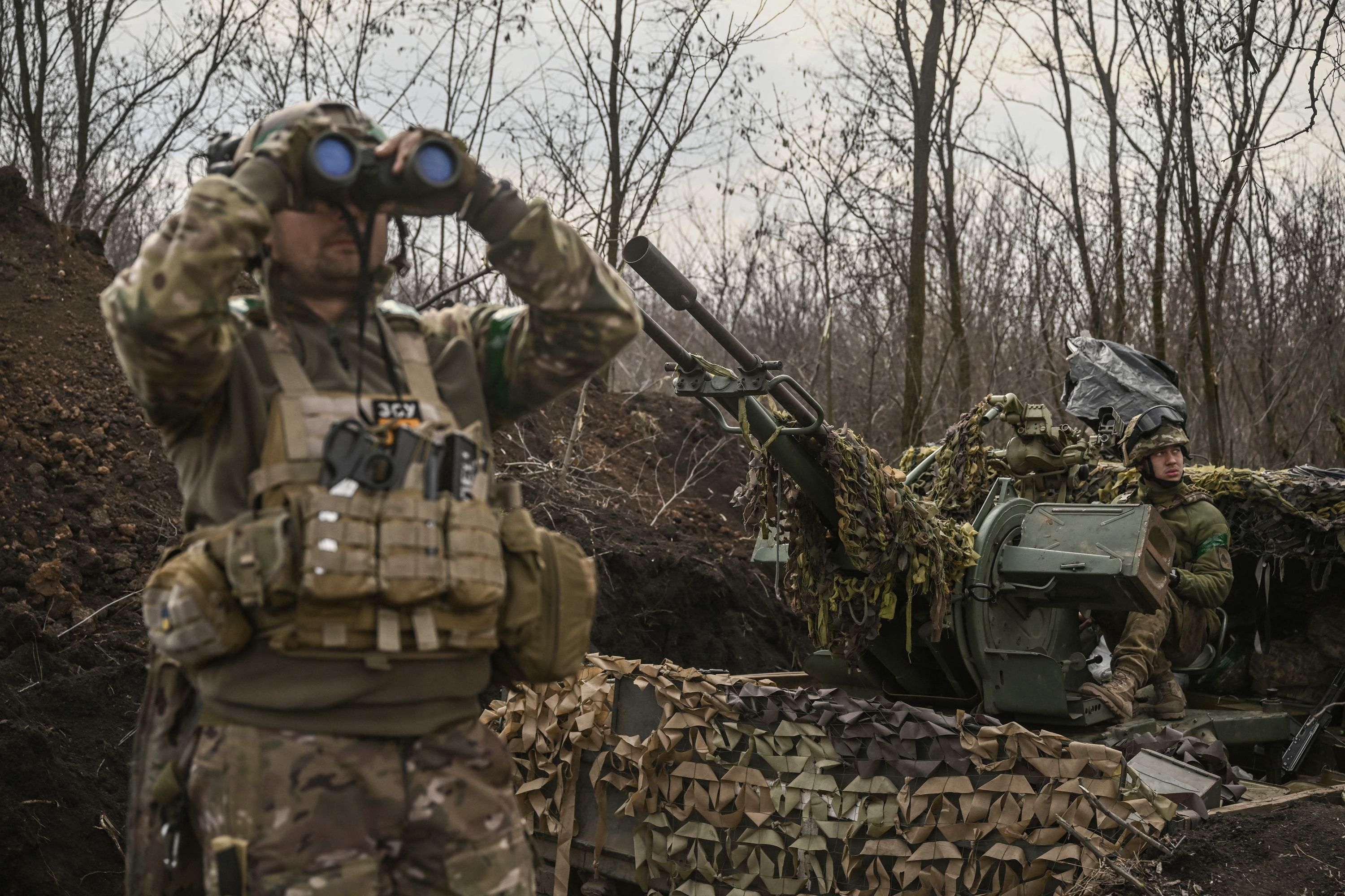 ukrainian troops pictured near bakmut