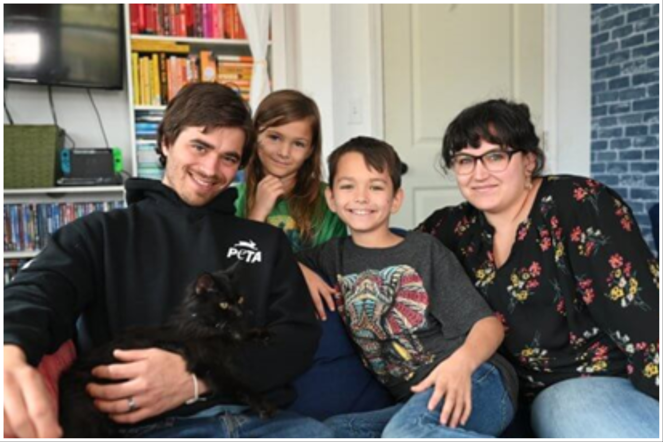 Un chat sauvé du tremblement de terre en Turquie adopté par la famille d’un sauveteur en Virginie