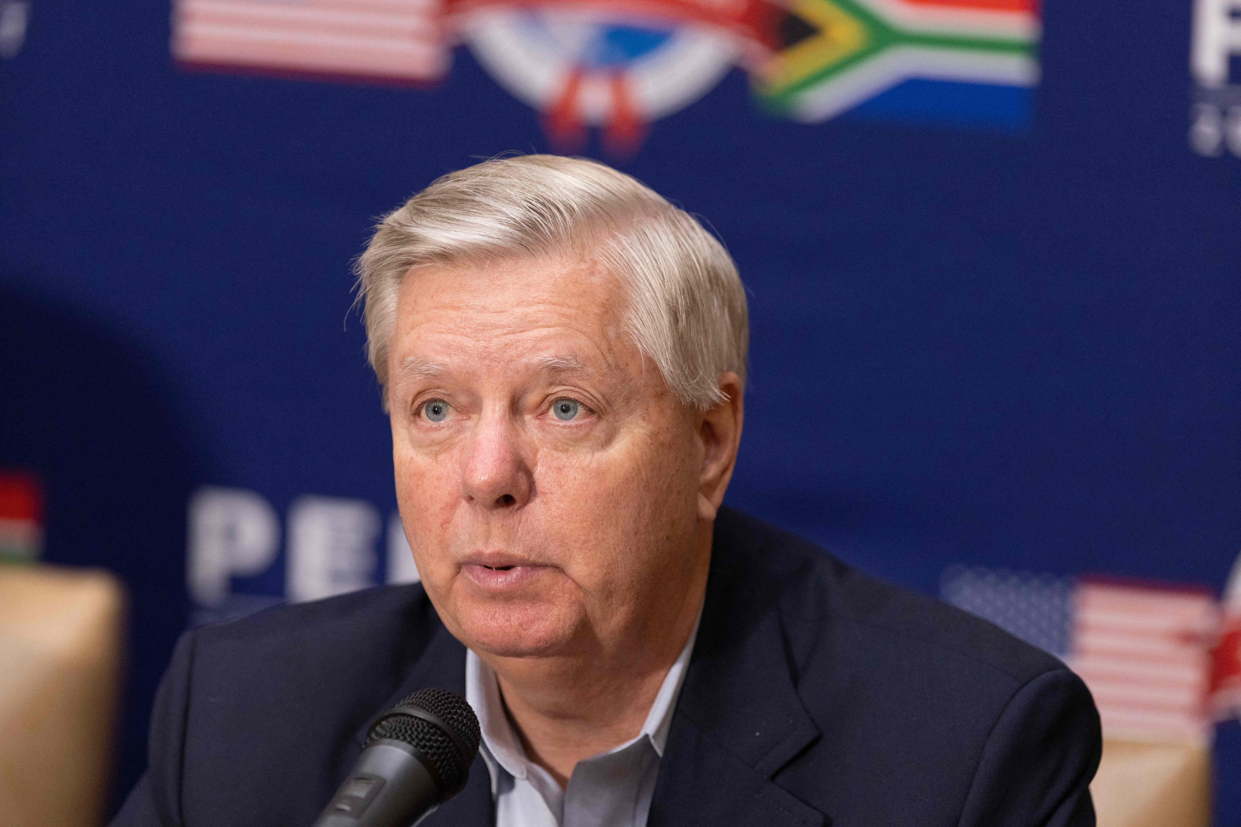 Lindsey Graham heckled by Fox News audience while defending Trump - breaking news today - World Updates - Public News Time