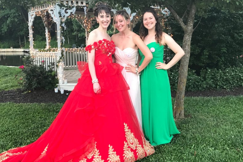 Jen Glantz adalah pengiring pengantin profesional