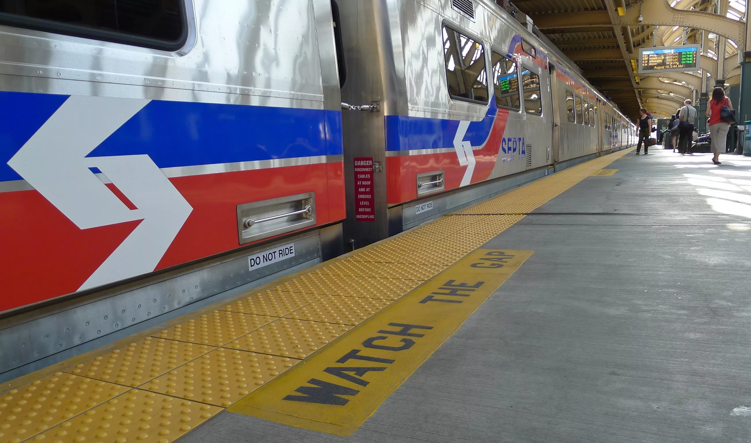 Moment Philadelphia Commuters Pin Down Alleged Gunman—Video - Vimarsana News