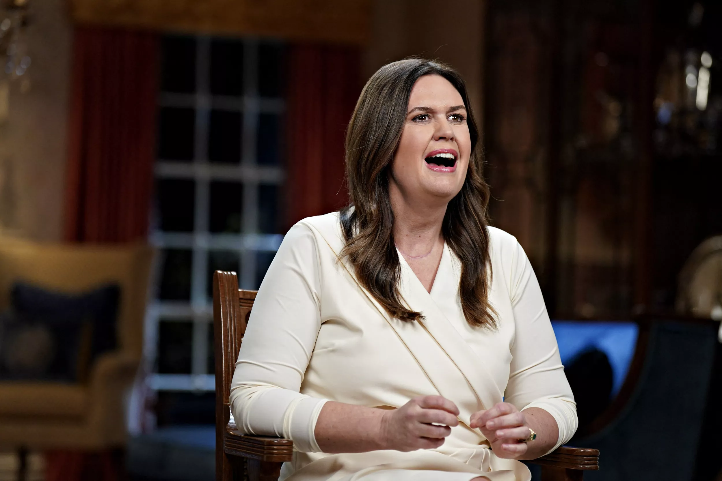 Sarah Huckabee Sanders Accused of Hypocrisy Over Request for Federal Aid - Vimarsana News