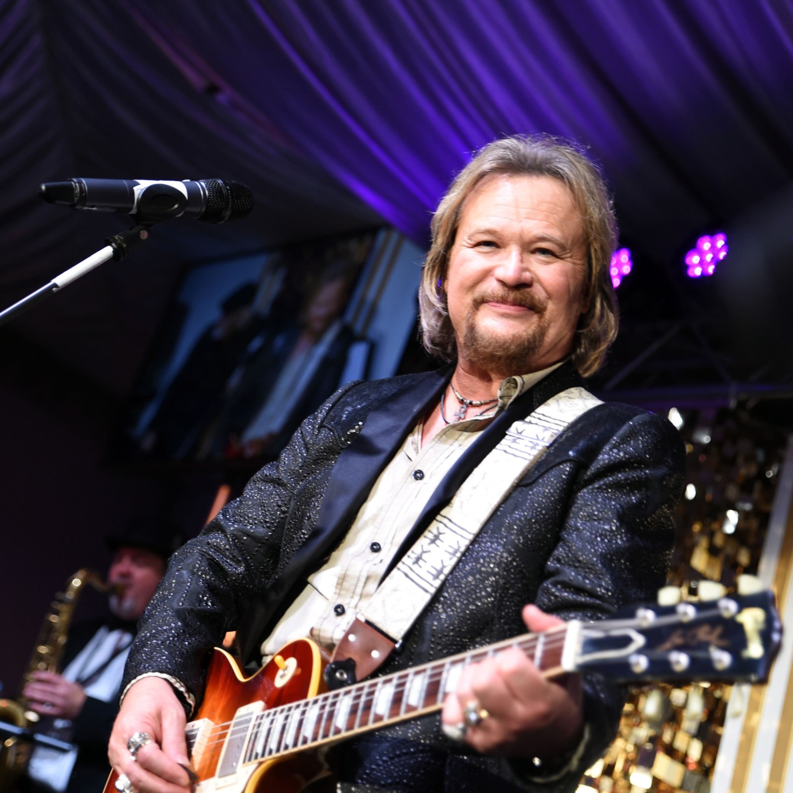 Travis Tritt Bans Bud Light From His Tour—Says Other Artists Doing