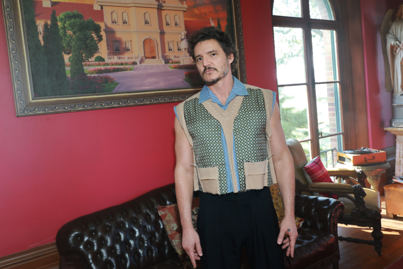 Pedro Pascal di acara pers Merge Mansion