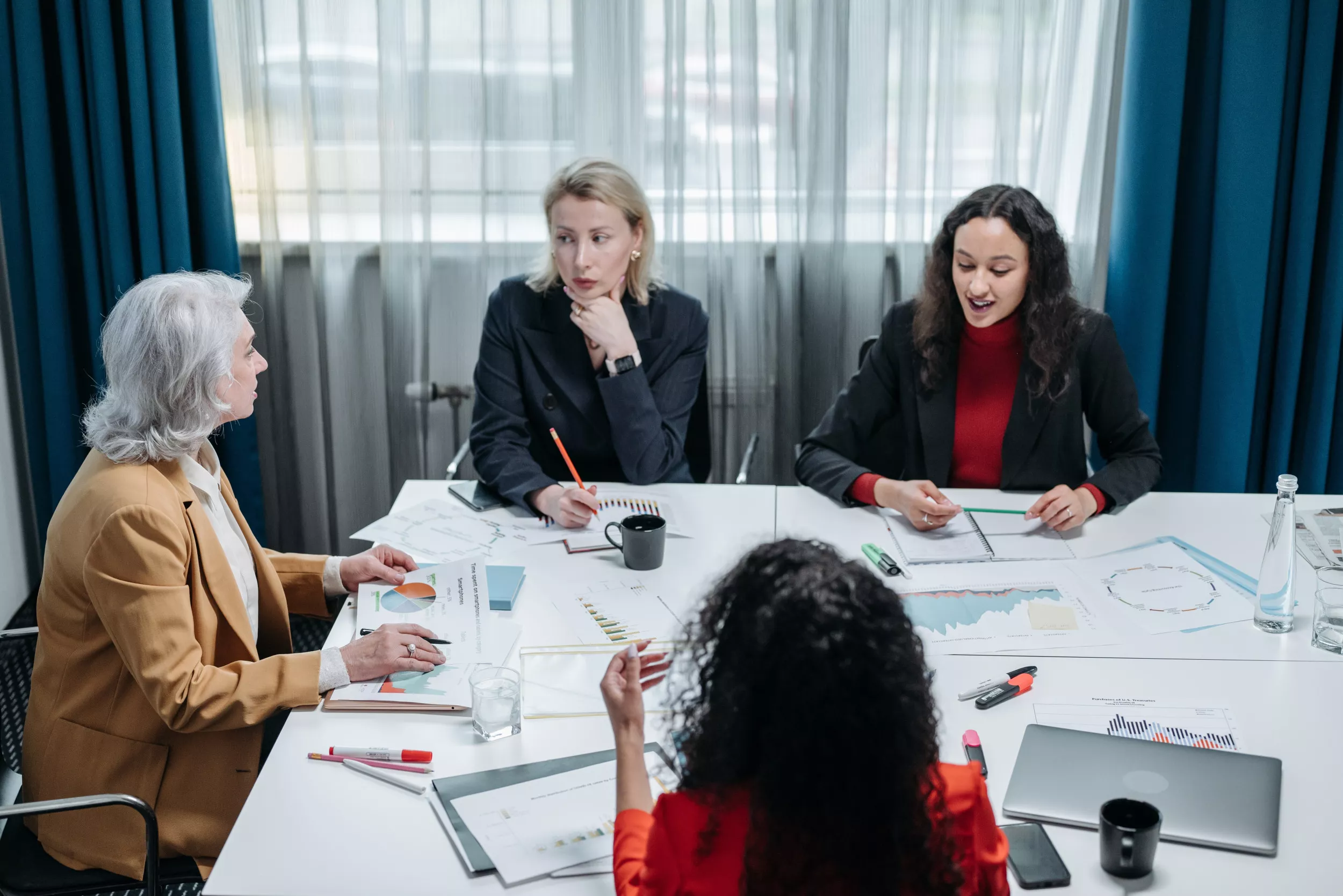 14 Effective Ways Leaders Can Better Manage Their Teams To Drive Growth - Vimarsana News