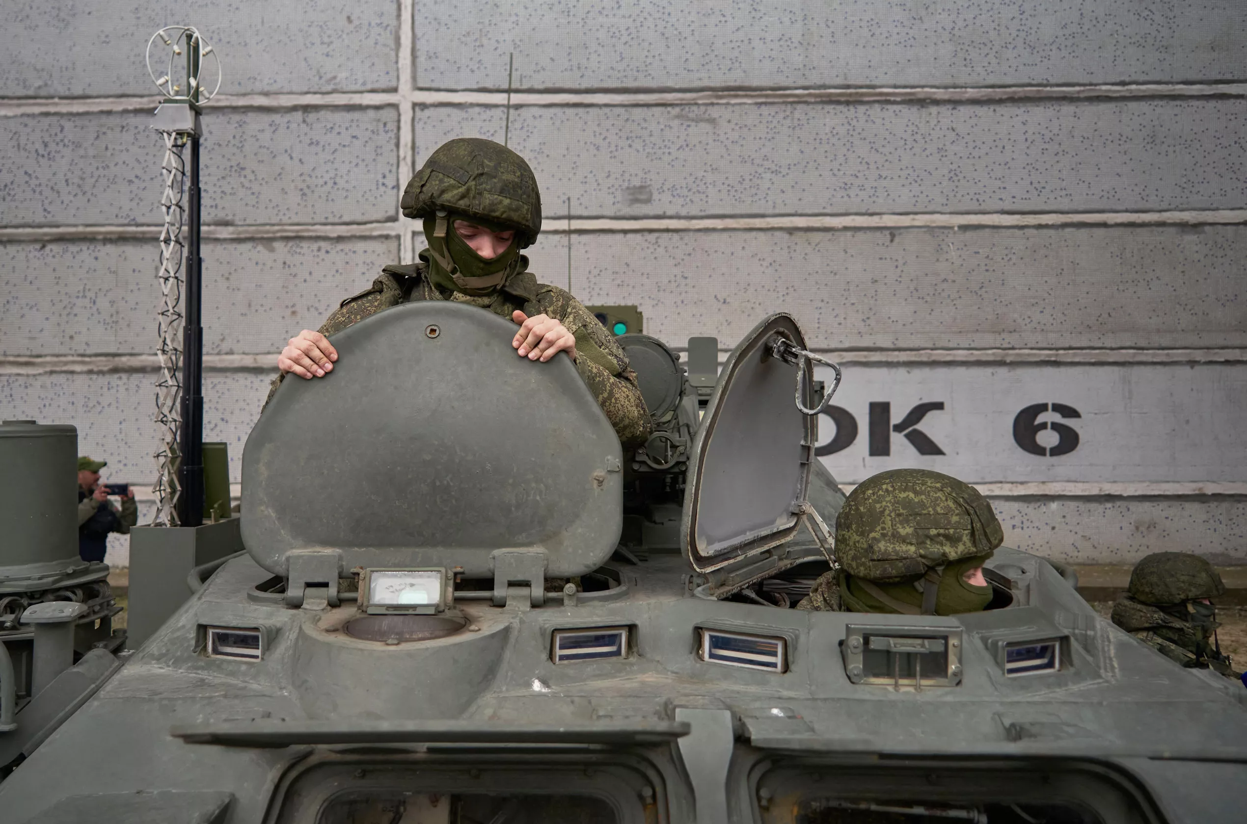 Putin's Forces Are Surrendering at Surging Pace: Ukraine Official - Vimarsana News