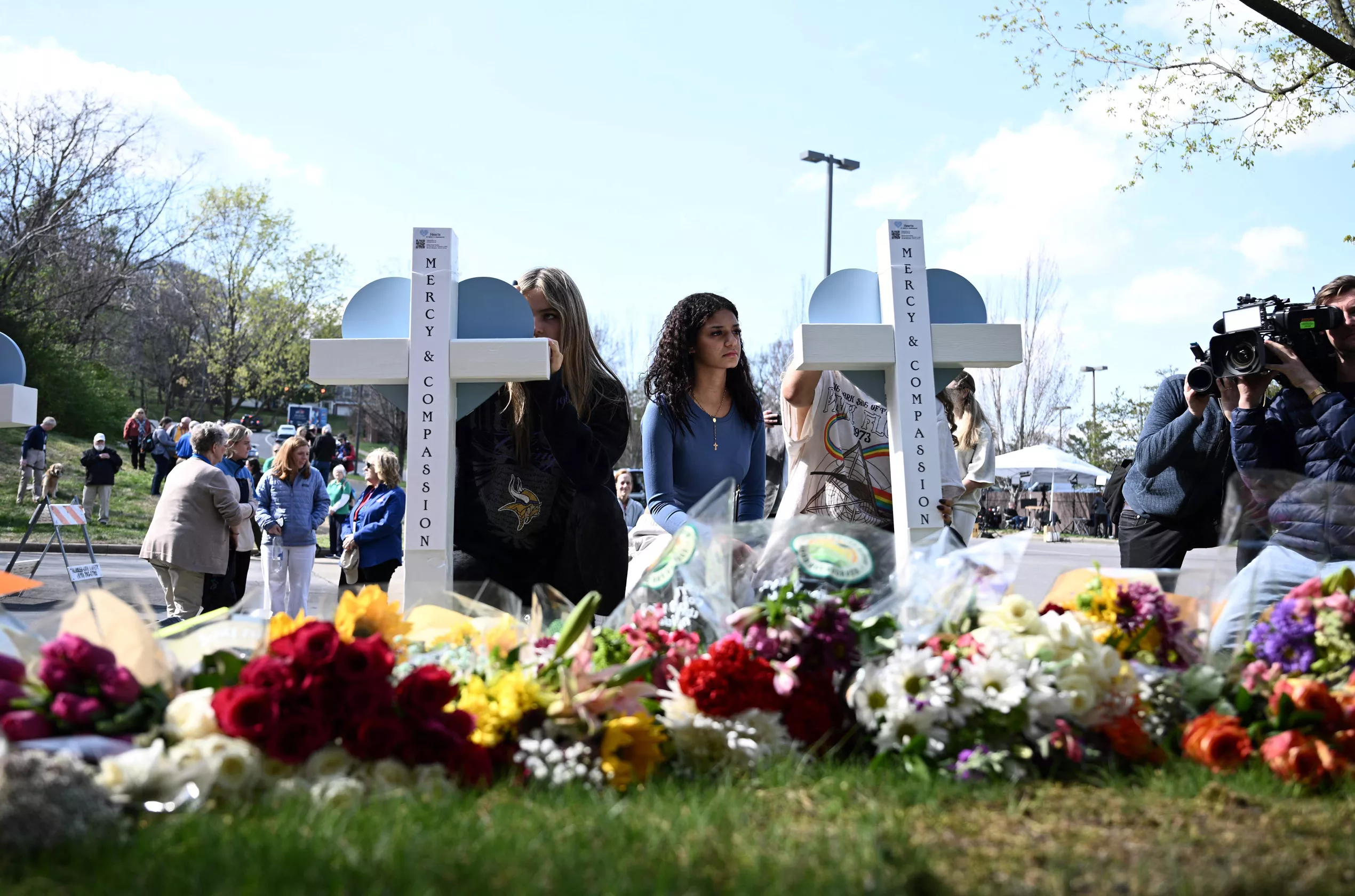 Republican Governor Tightens Gun Laws After Nashville School Shooting - Vimarsana News