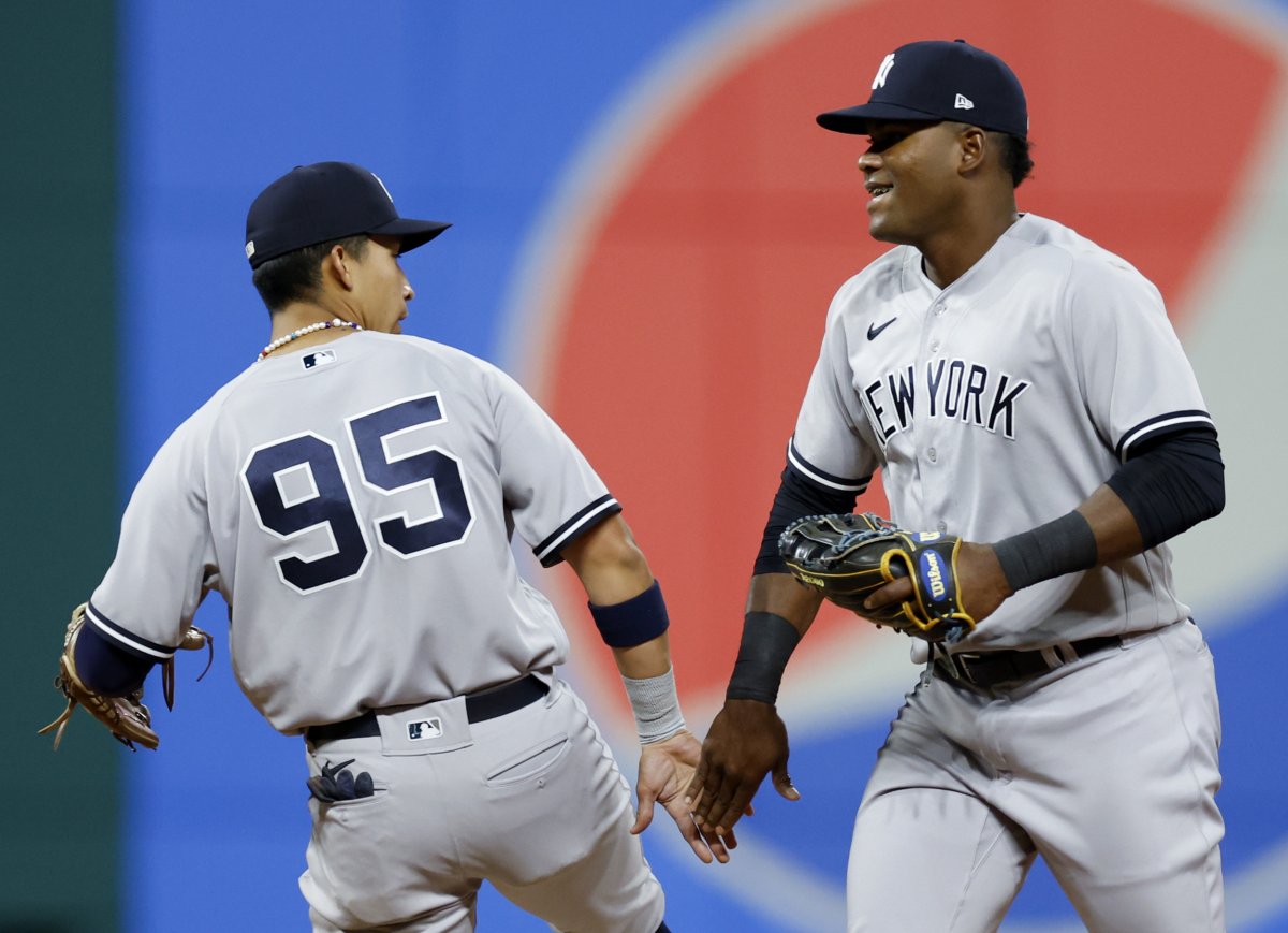 Ex-Yankees SS mocked for trying to bunt: 'Grown man, swing the bat!' 