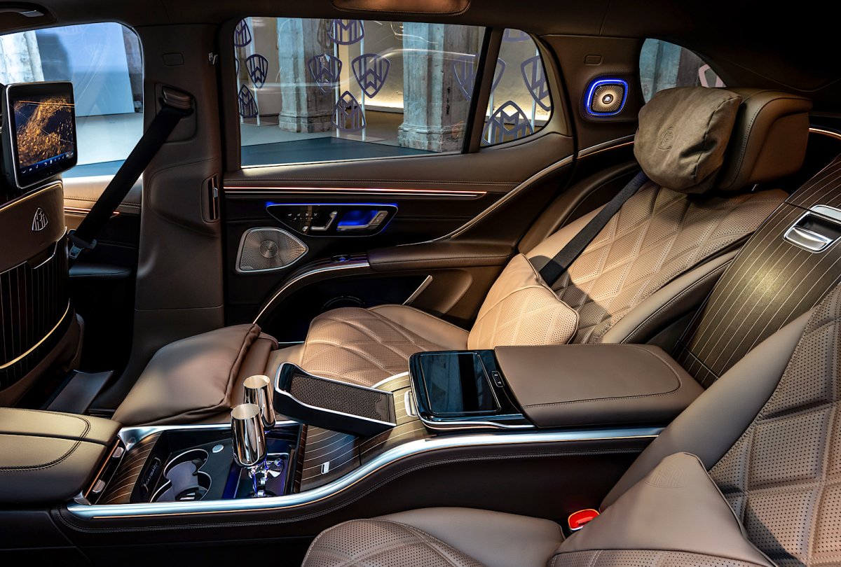 Mercedes-Maybach EQS SUV overhead body