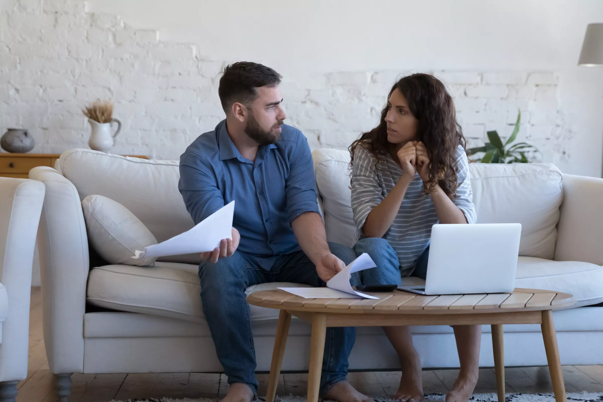 Woman Asking Boyfriend for Financial Help Despite Her $10K Savings Cheered - Vimarsana News
