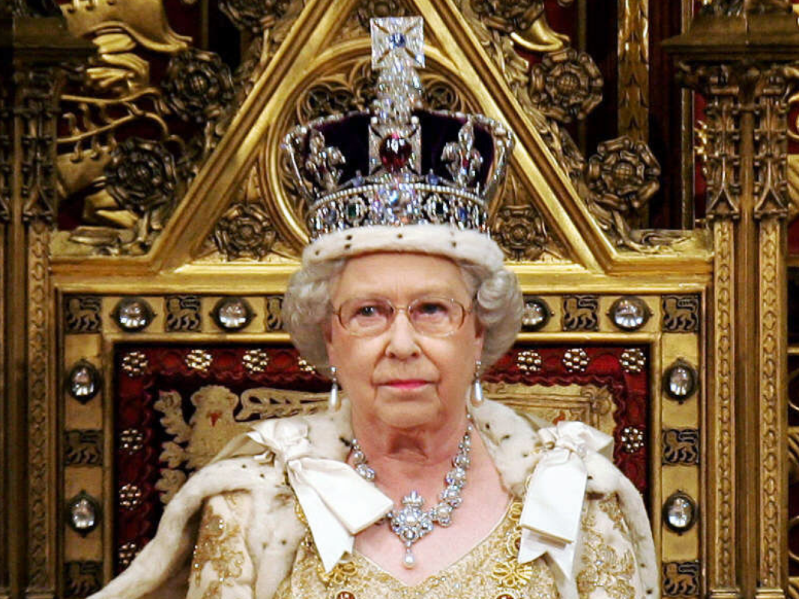 Imperial State Crown's weight could break your neck, says Queen Elizabeth -  The Economic Times