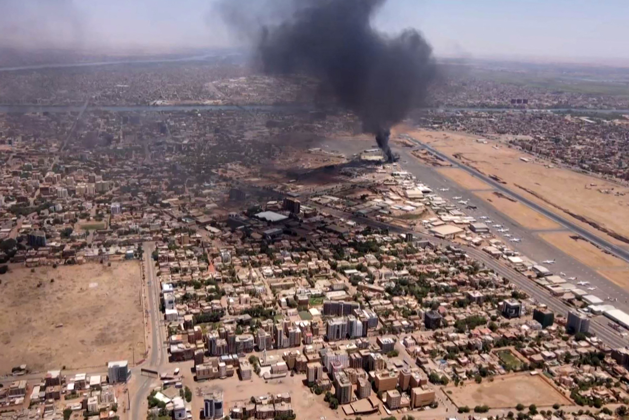 U S Rubbishes Sudan Paramilitary Force S Evacuation Claims   Smoke Rising Above Khartoum International Airport 