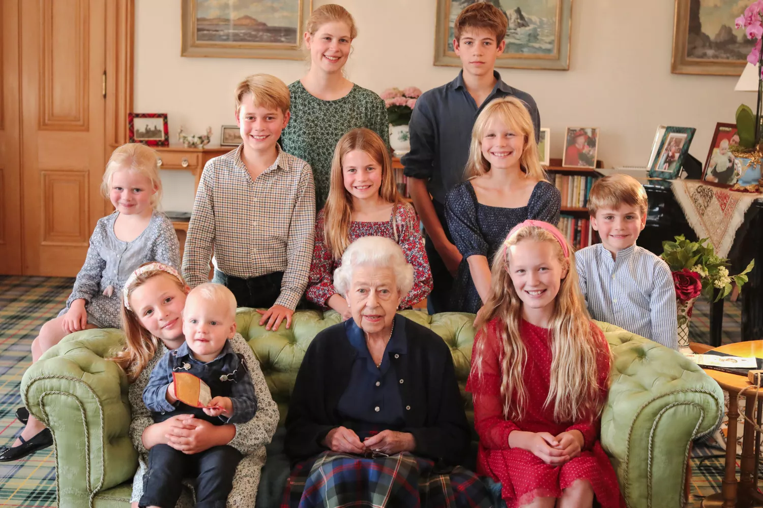 Royals Accused of Photoshopping Queen Elizabeth Portrait With Prince Louis - Vimarsana News