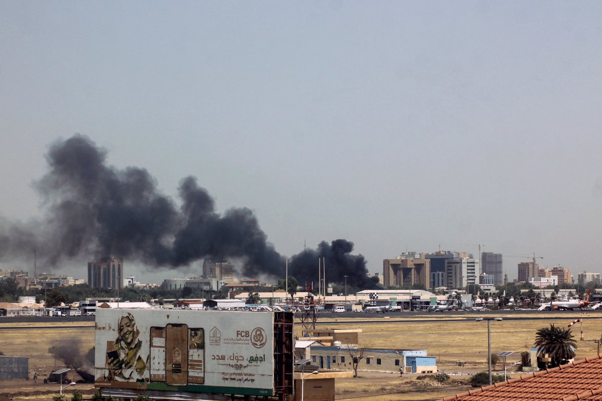 Smoke above Khartoum airport Sudan clashes