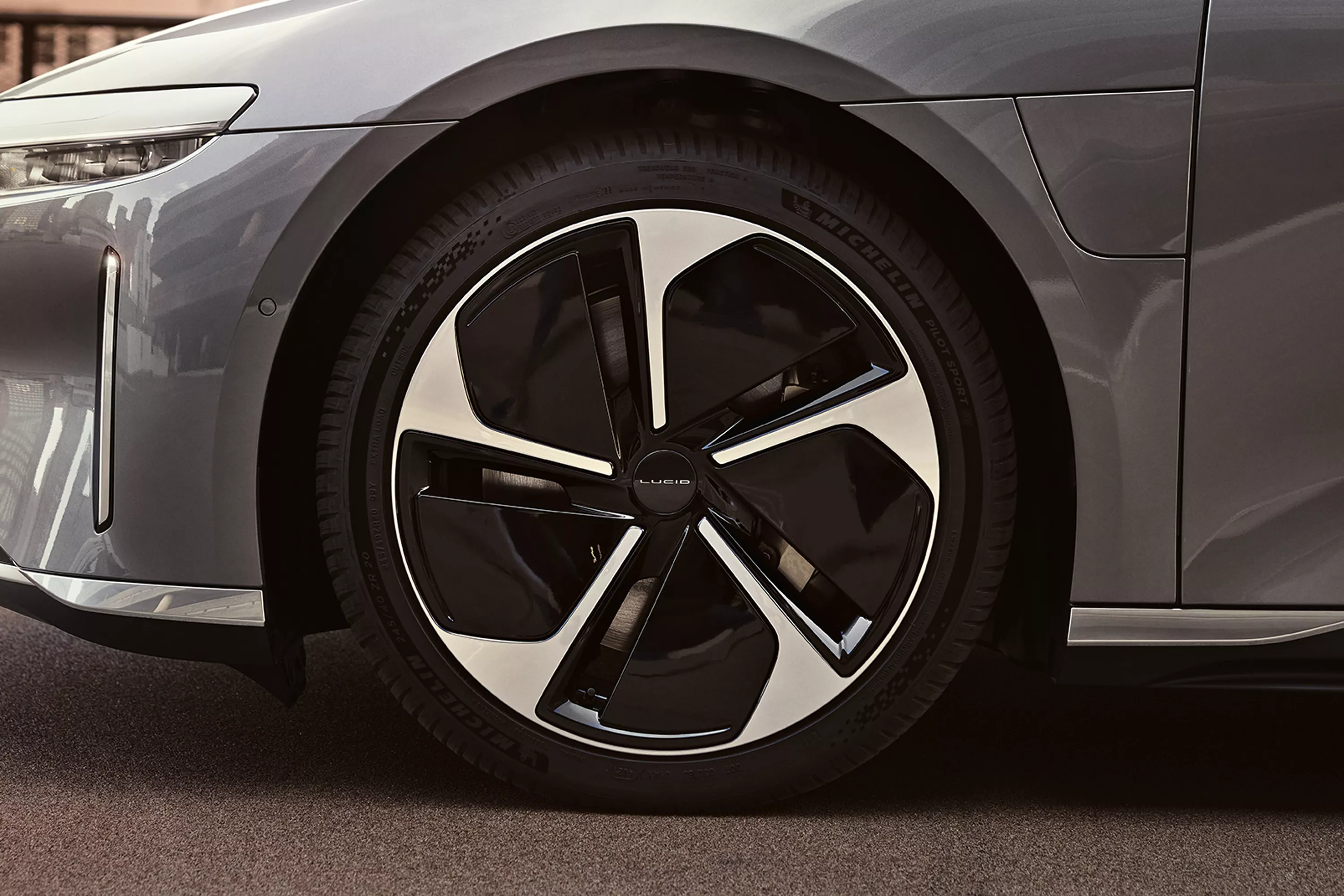 More Range, More Tires: Electric Vehicle Tire Myths and Truths - Vimarsana News