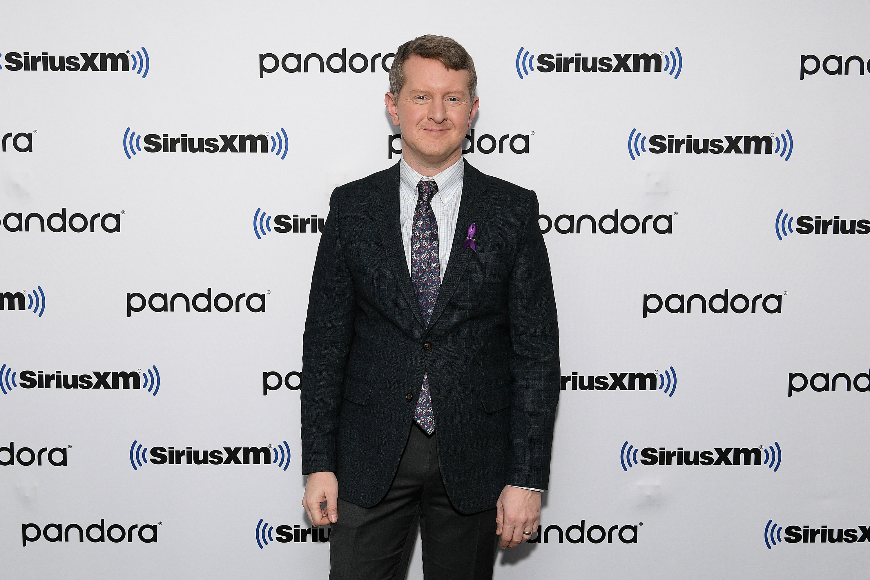 Ken Jennings' Bizarre Hand Gesture During 'Jeopardy!' Clue Puzzles Fans ...