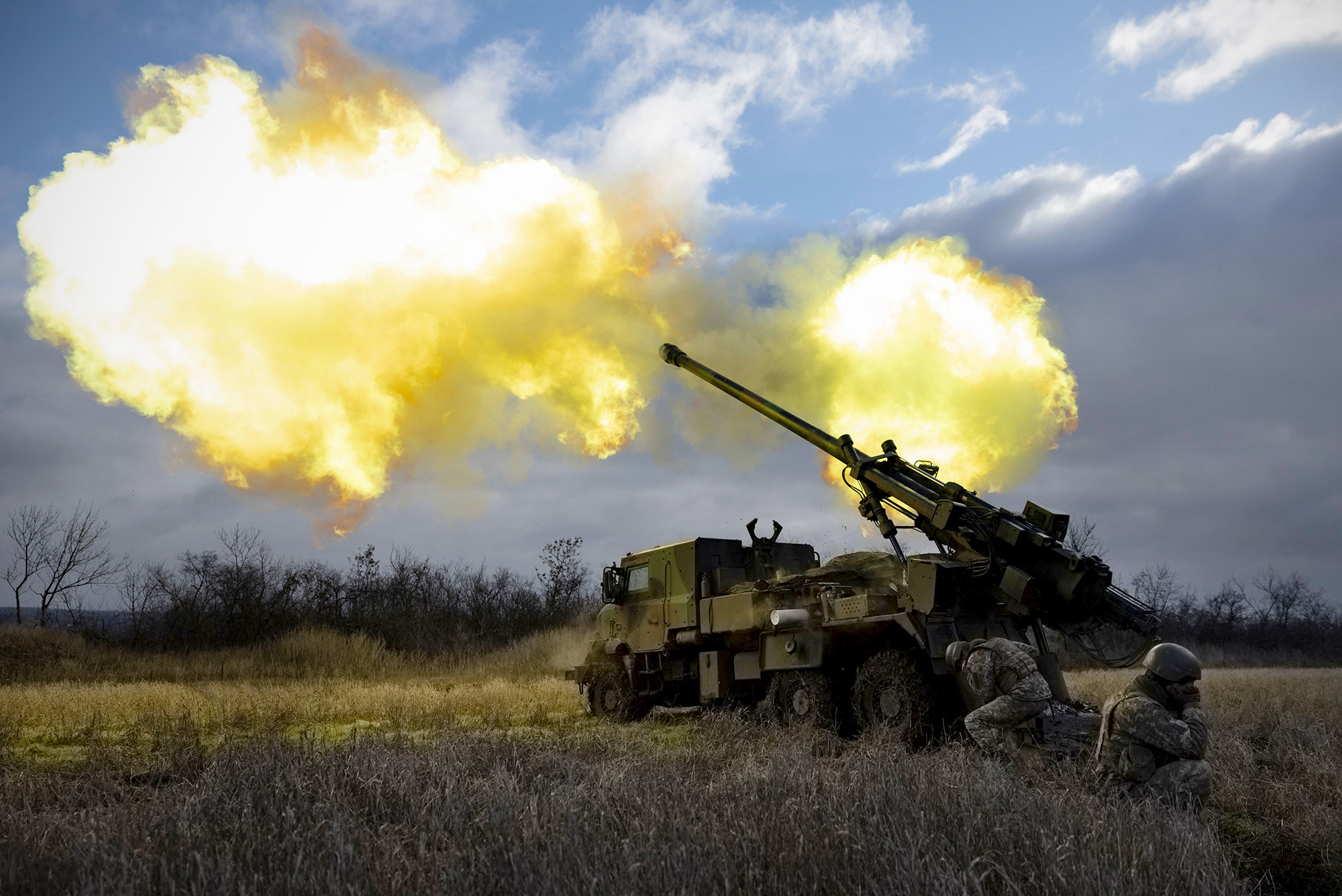 Powerful howitzers arrive in Ukraine as devastating attack hits country ...