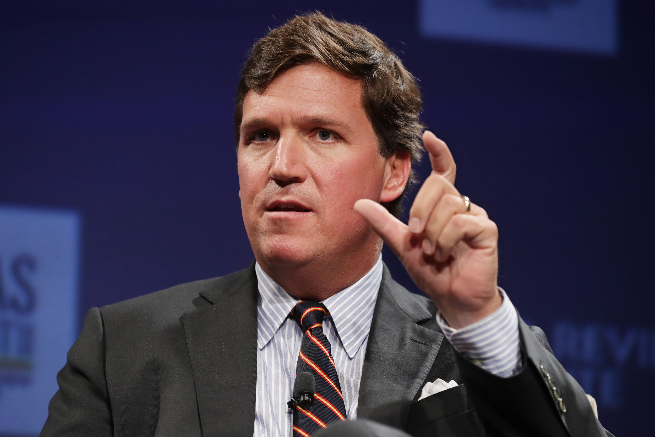 The Tucker Carlson Text That Spooked Fox: 'It's Not How White Men Fight ...