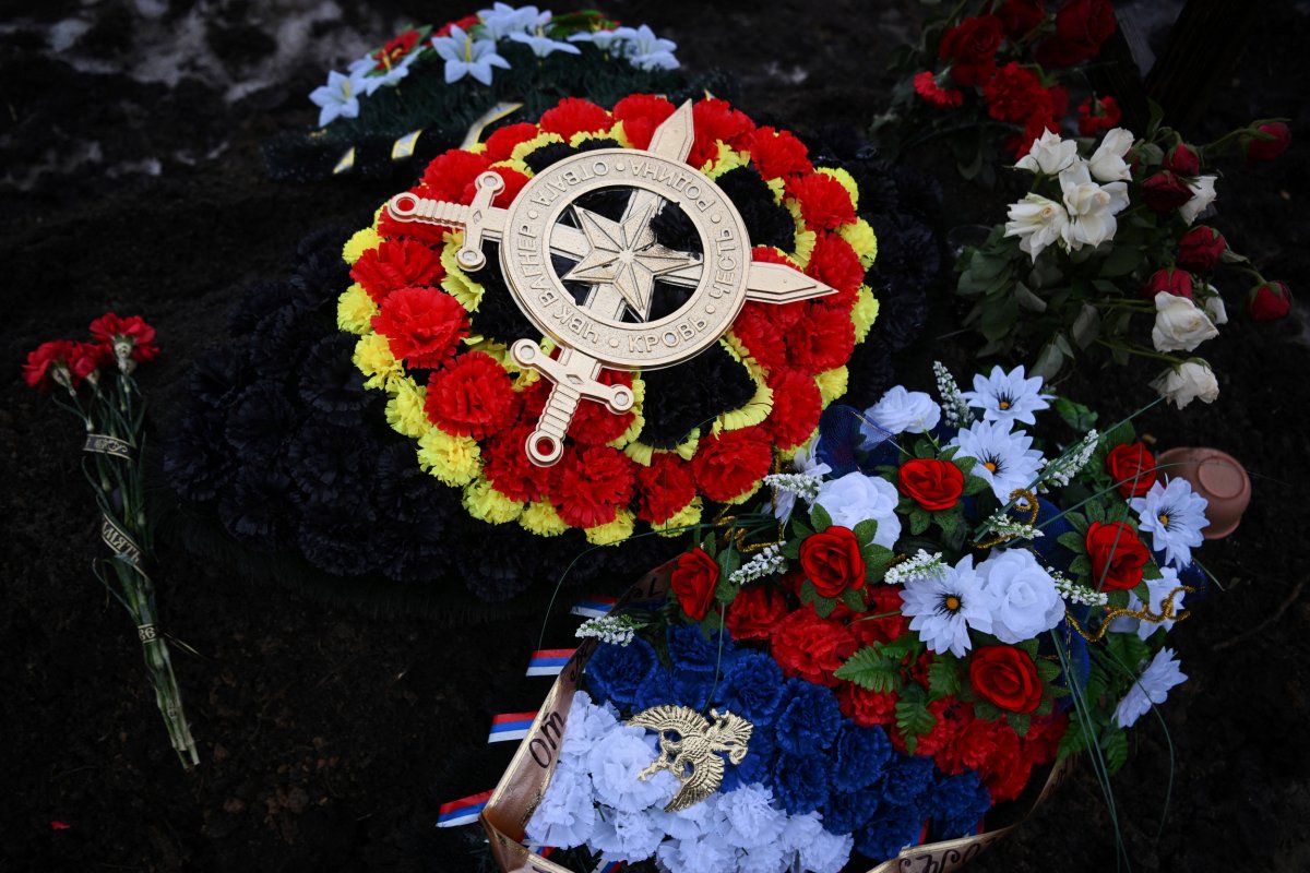 Wagner Group wreath in Russian graveyard