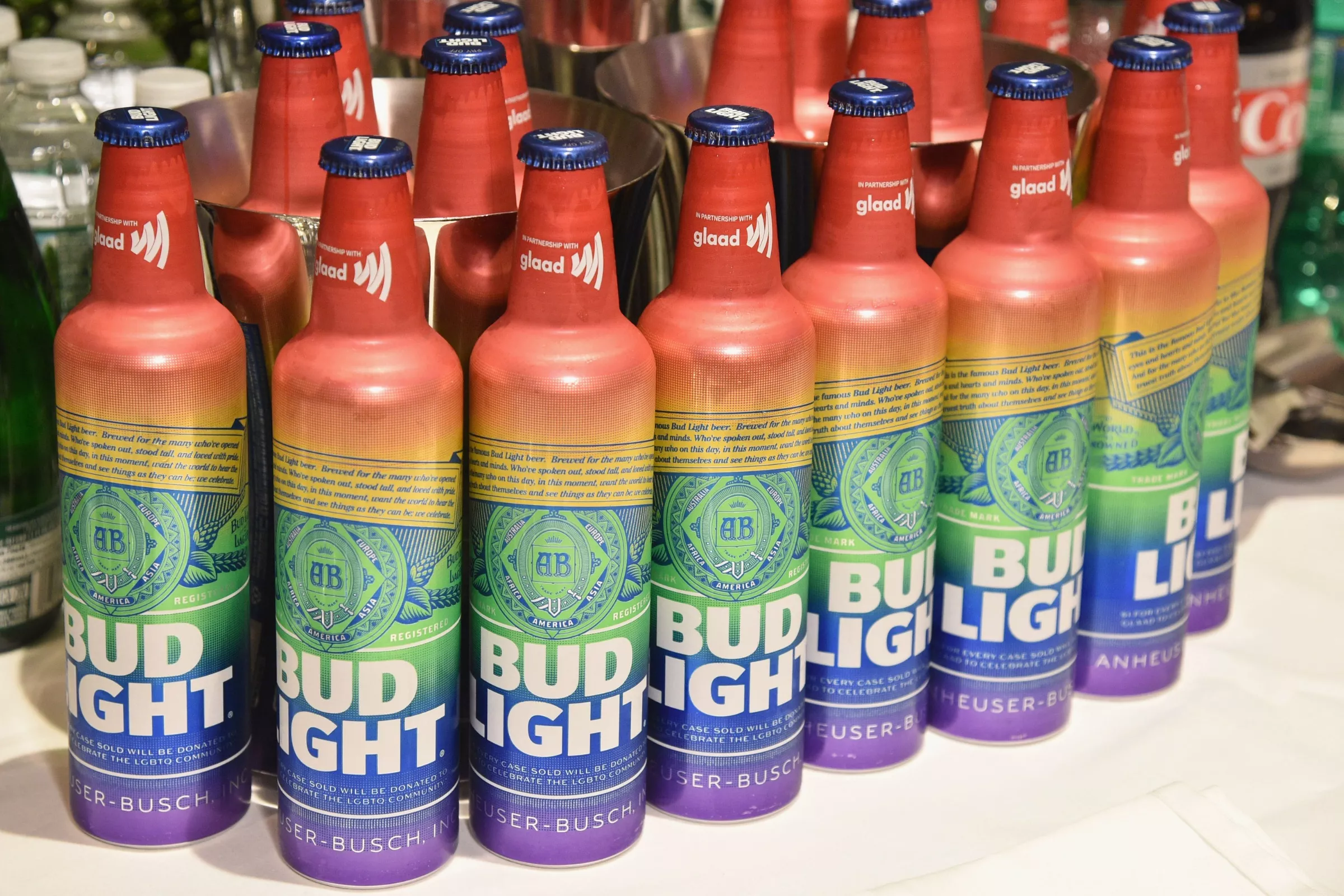 Men Dressed in Drag in Bud Light Commercial Resurfaces—'Ladies Night' - Vimarsana News