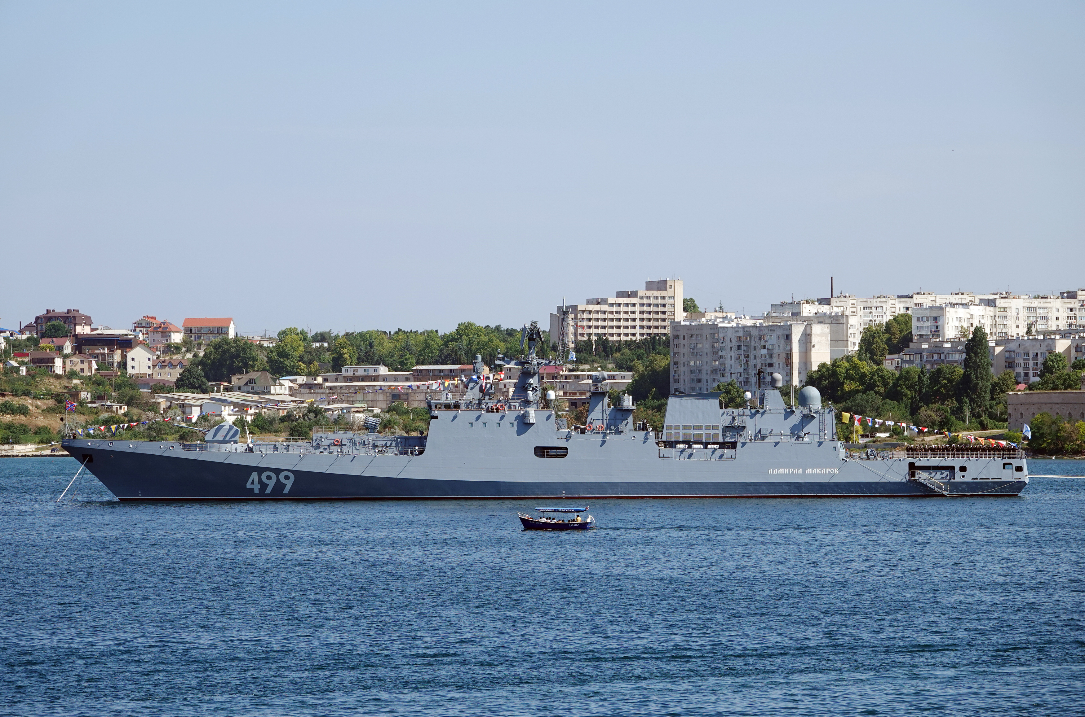 Російські військові кораблі відходять із кримських вод через посилення атак: Україна